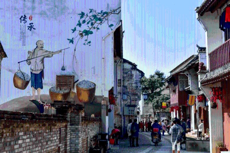 私家车闹脾气,街边冒烟让人急,现场画面